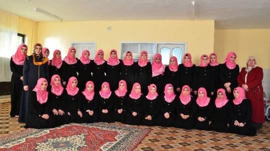 G&ouml;ksun&rsquo;da Kızlar İ&ccedil;in Hafızlık Kursu A&ccedil;ıldı