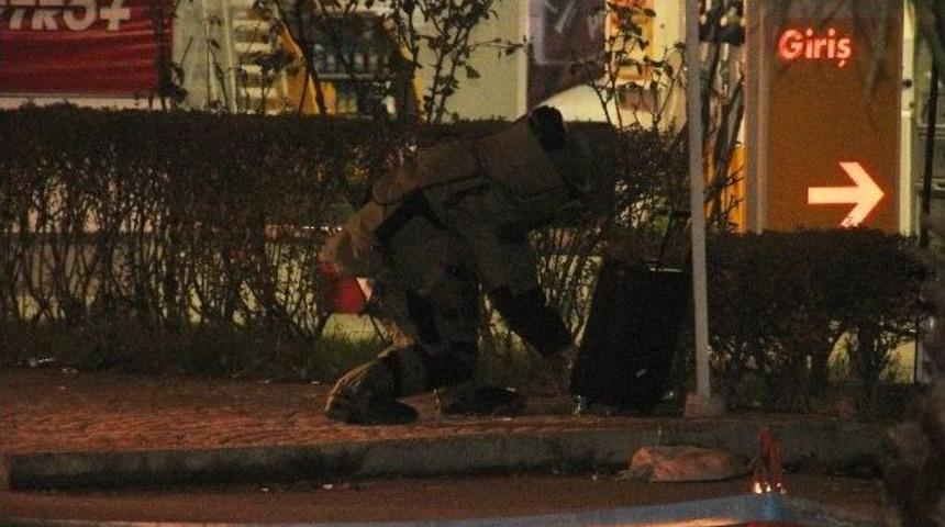 Akaryakıt İstasyonunda Ş&uuml;pheli &Ccedil;anta Alarmı