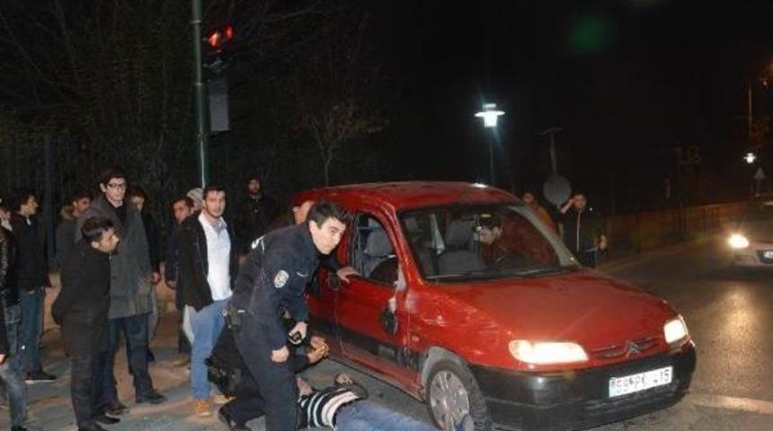 İhbara giden polis ekibi kaza yaptı: 2 yaralı