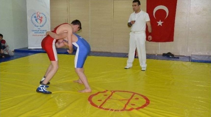 Gen&ccedil;ler Serbest G&uuml;reş İl Se&ccedil;meleri Yapıldı