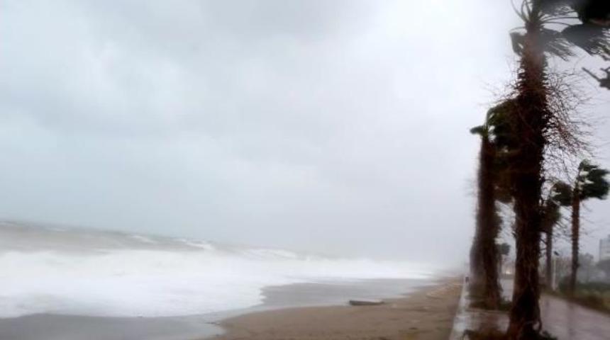 Antalya'da Fırtına Ve Yağmur Yaşamı Felç Etti, Okullar Tatil Edildi (3) - Yeniden