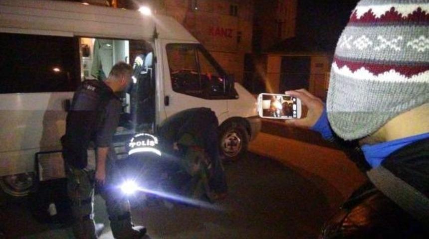 Akaryakıt istasyonunda ş&uuml;pheli valiz paniği