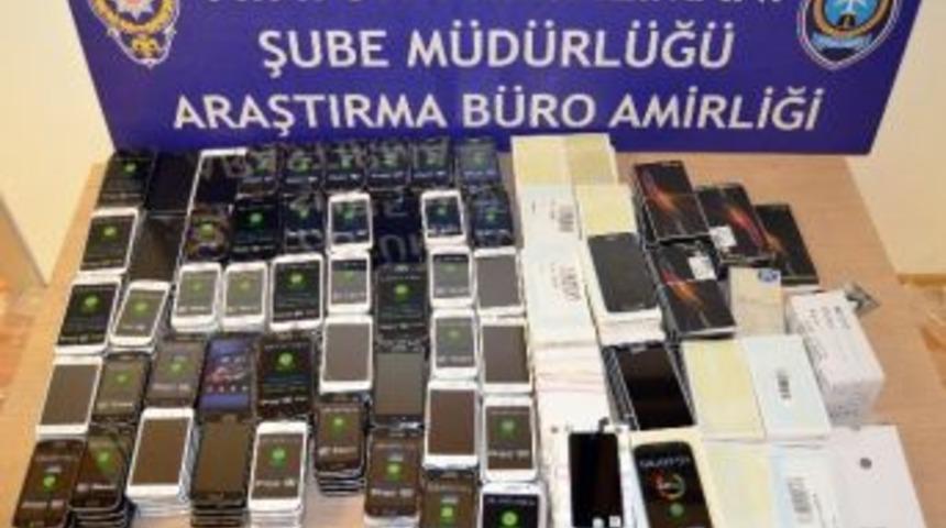 Atat&uuml;rk Havalimanı&rsquo;nda Ka&ccedil;ak Cep Telefonu Operasyonu
