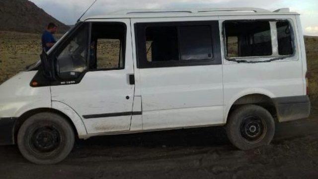 Ağrı'da Teröristler, Kaçakların Minibüsüne Ateş Açtı: 3 Ölü, 7 Yaralı (2)