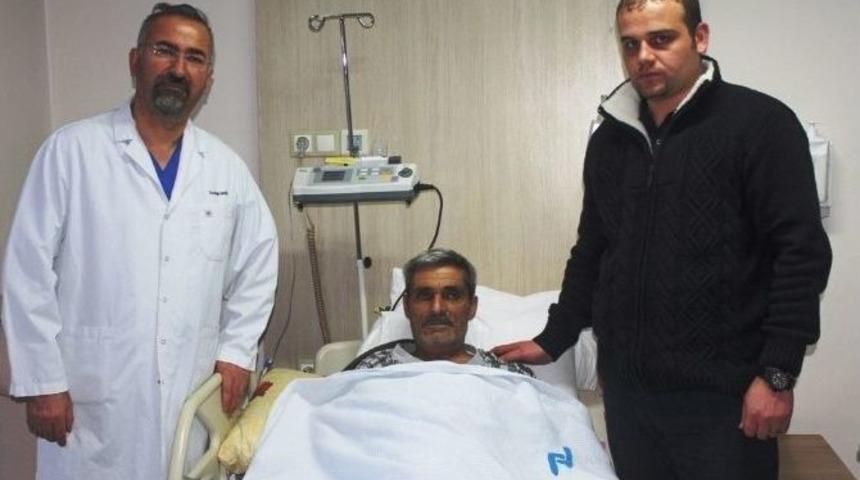 Kardeşini Hastaneye Getiren Ağabey Ani Kalp Krizi Geçirdi