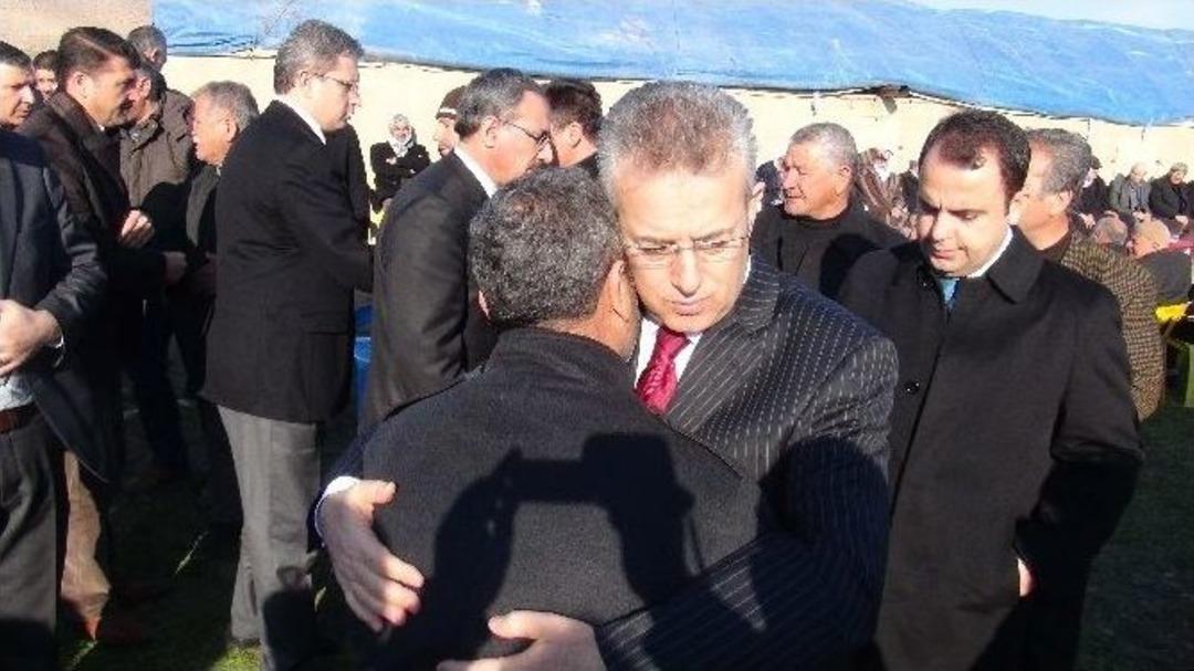 Mardin Valisin Taşkesen&rsquo;den İntihar Eden Gencin Ailesine Ziyaret