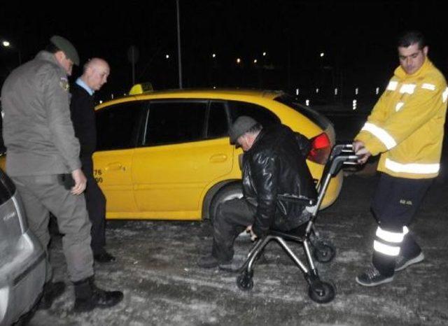 Kadın Müşterisini Koruyan Taksici Bıçaklandı