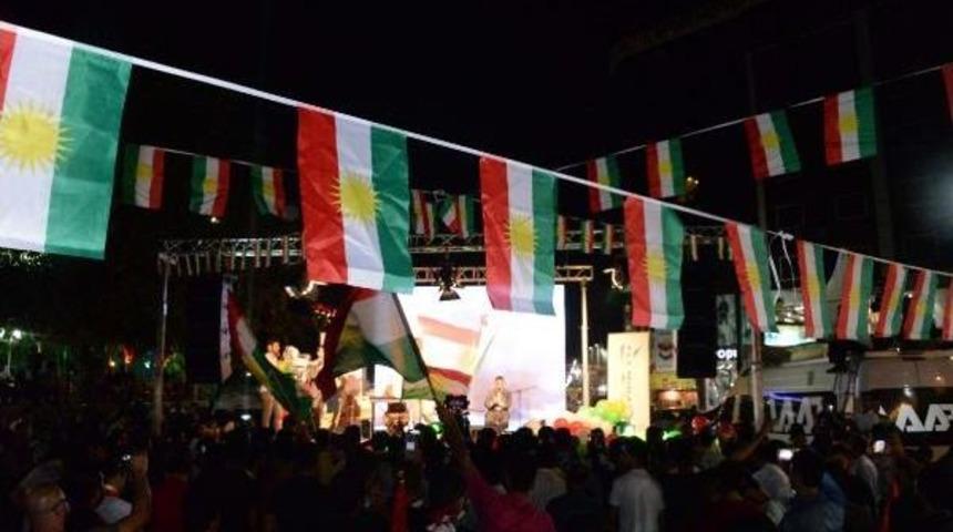 Referandum Kutlamaları Erken Başladı