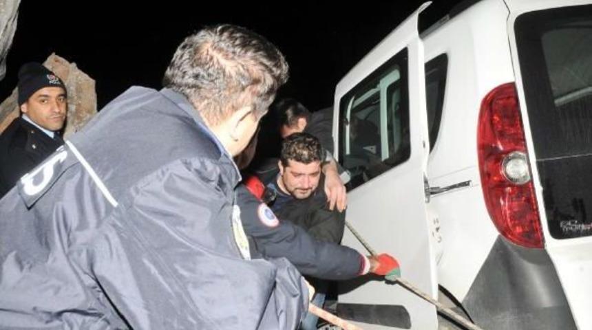 U&ccedil;uruma S&uuml;rd&uuml;ğ&uuml; Ara&ccedil;, Kaya Par&ccedil;asına Asılı Kaldı