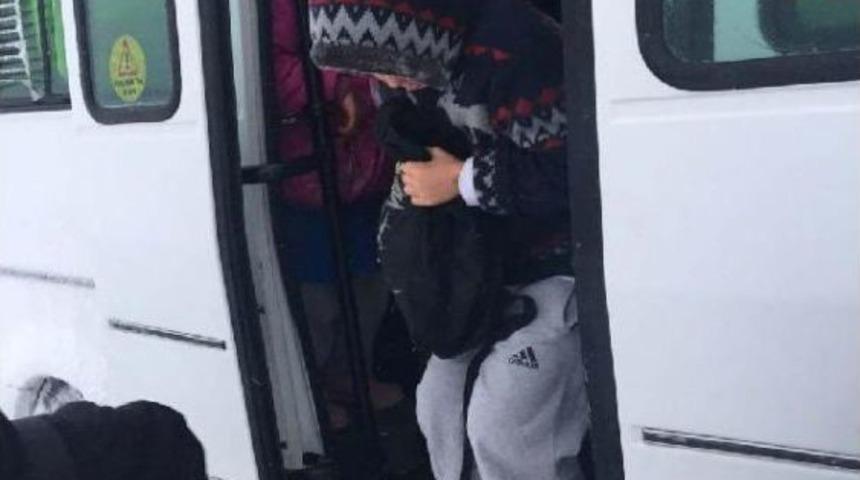 Savaştepe'de Kar Yağışı Ulaşımı Olumsuz Etkiliyor