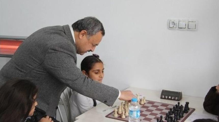 Satran&ccedil;ta İlk Hamle Başkan Uysal&rsquo;dan