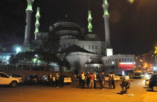 Şşehir Magandaları Kavgayı Ayırmak Isteyen Polisi Tabancasıyla Yaraladılar