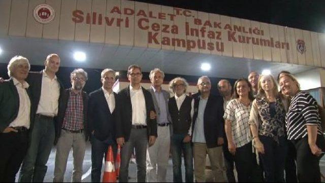 Kadri Gürsel Silivri Cezaevi'nden Tahliye Edildi(2)