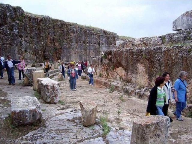 Yalvaç'ta antik kente turist akını