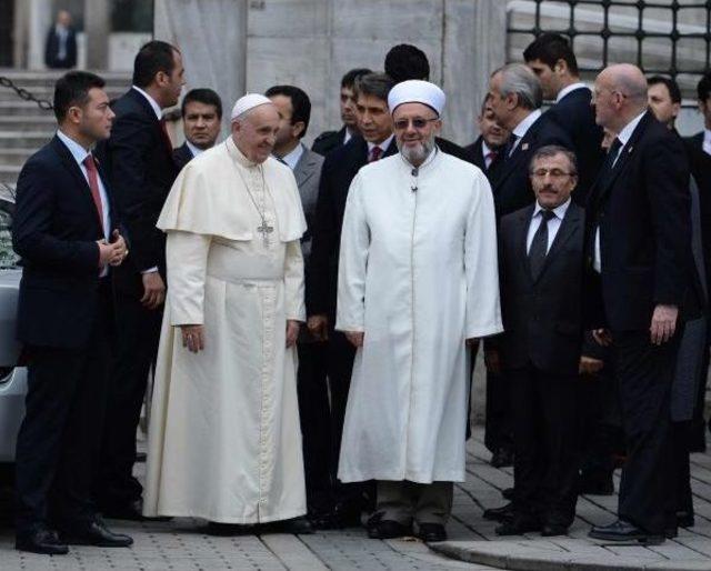 Papa francesco sultanahmet camii'nde (1)