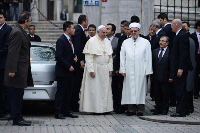 Papa francesco sultanahmet camii'nde (1)