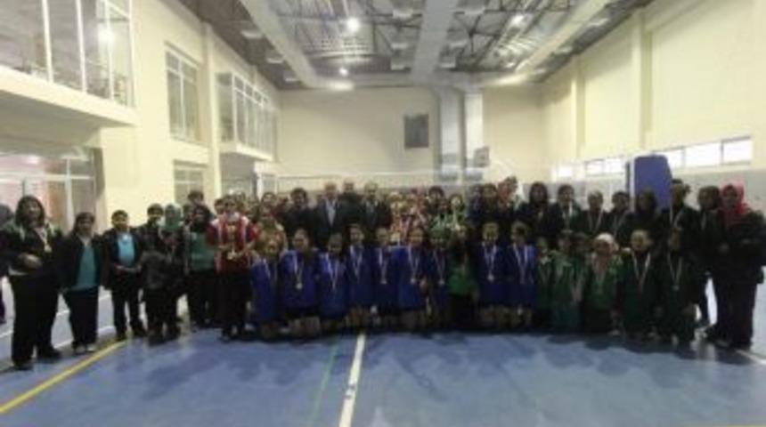 Yıldız Kızlarda Voleybolun Şampiyonu Mercidabık Ortaokulu Oldu