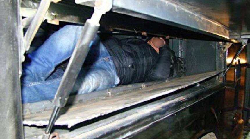 Otobüsün Bagajında 4 Kaçak Yakalandı