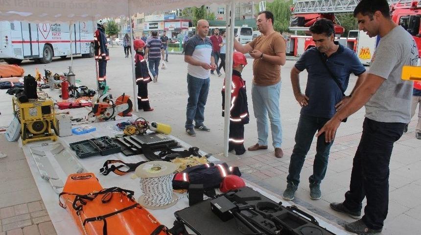 İtfaiye Ekiplerinden Bilgilendirme &Ccedil;alışması