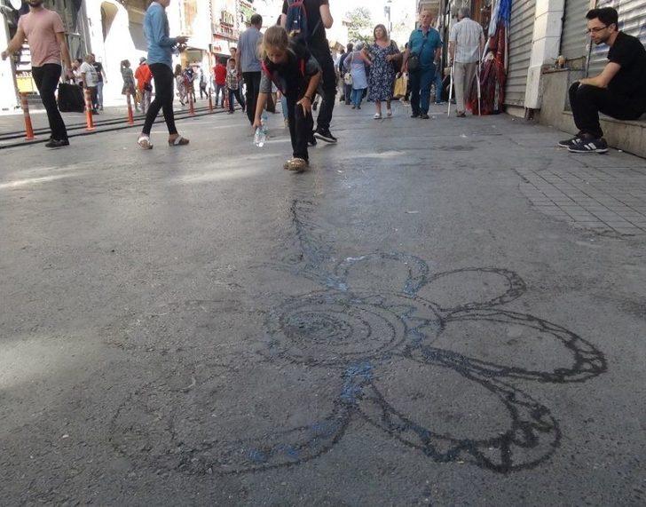 (özel Haber) Suriyeli Çocuklardan İstiklal Caddesi’nde Su İle Sanat G2