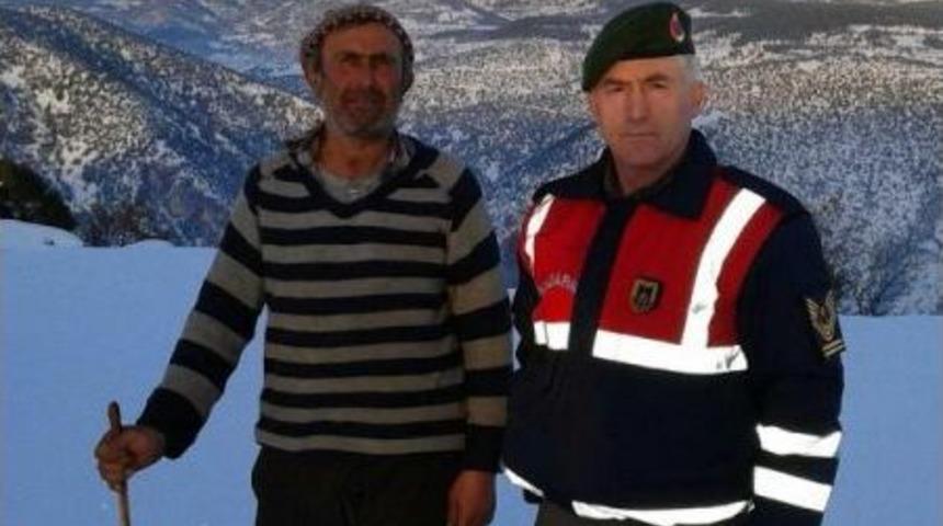 Mahsur Kalan &Ccedil;obana Ulaşan Jandarma Yiyecek Bıraktı