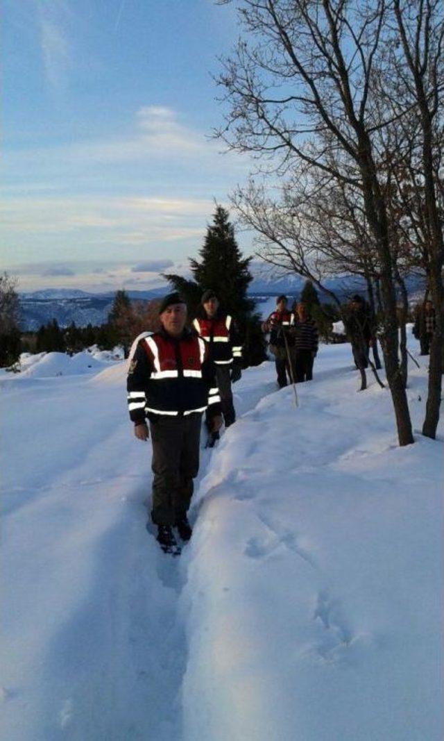 Mahsur Kalan &Ccedil;obana Ulaşan Jandarma Yiyecek Bıraktı 1
