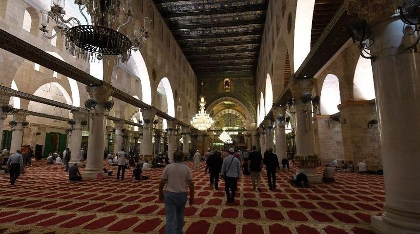 Kud&uuml;s Ziyareti Ve Mukaddes Mekanlara Yolculuk