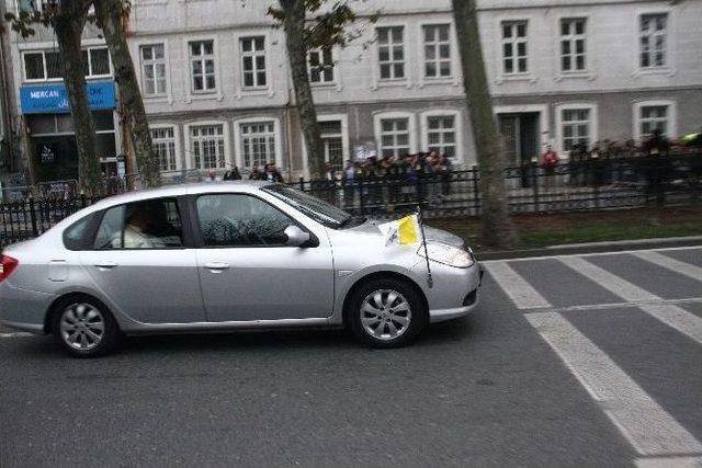 Papa Francis Vatikan Temsilciliği’nde