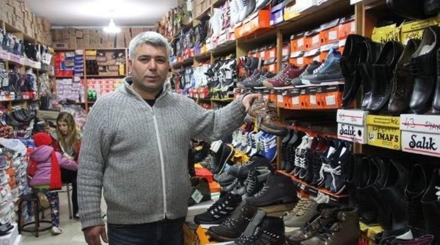 Zehirli Ayakkabılarda Yanık Kokusu Oluyor