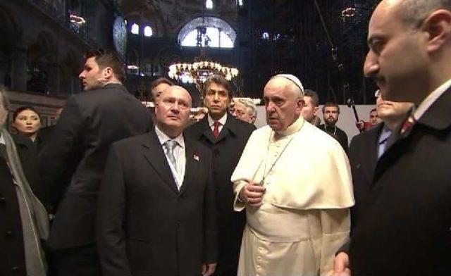 Papa francesco'dan sultanahmet camii'nde dua...