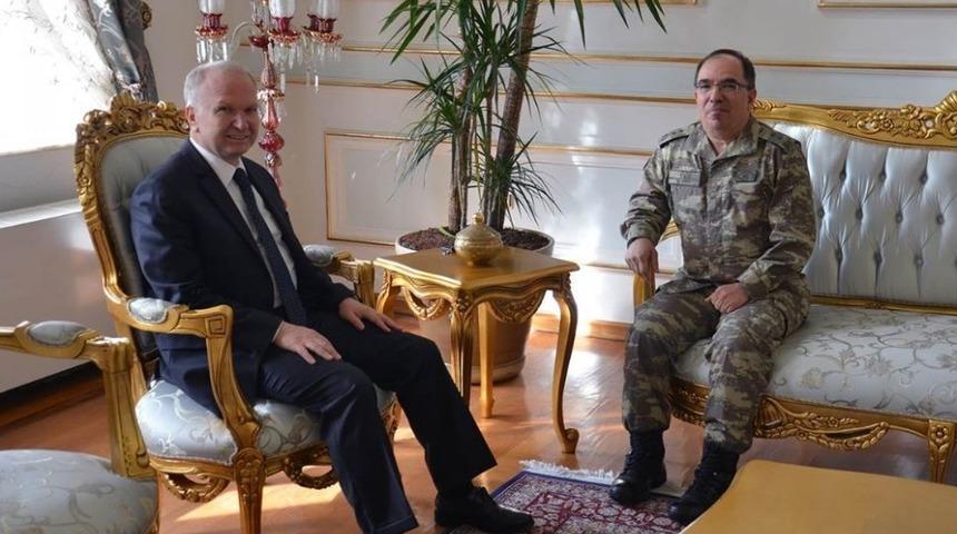 Vali T&uuml;mgeneral&rsquo;i Makamında Ağırladı