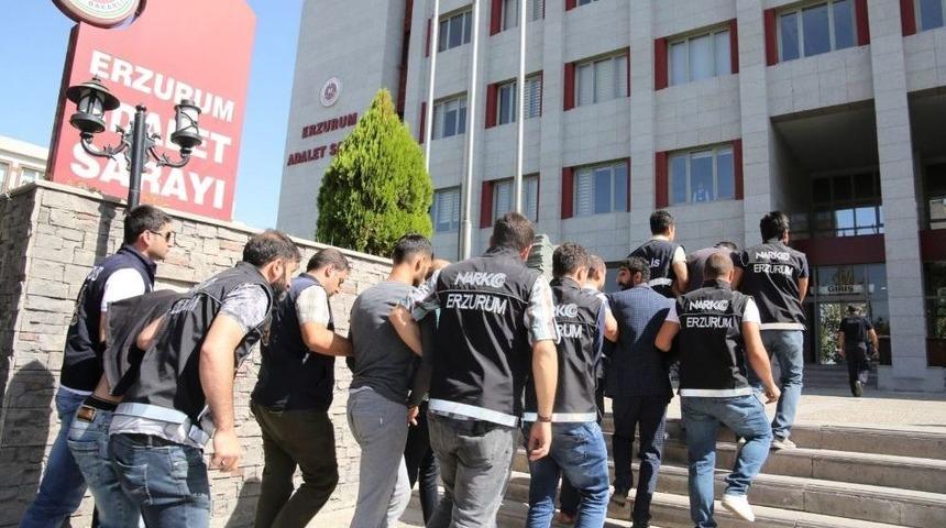 Erzurum&rsquo;da Narkotik Ekipleri Uyuşturucu Tacirlerine G&ouml;z A&ccedil;tırmıyor