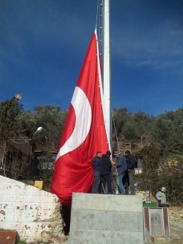 Kadıköy, Şıpşıp Dede’ye Büyük Türk Bayrağı