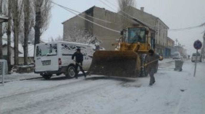 Gemerek&rsquo;te Yollarda Tuzlama &Ccedil;alışması Yapıldı