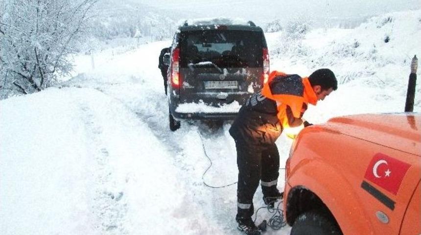 Karda Mahsur Kalan 8 Kişiyi Afad Ekipleri Kurtardı