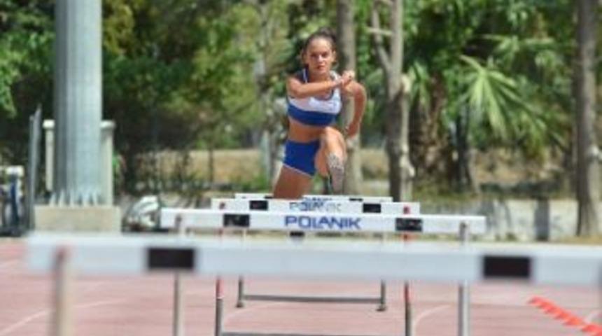 Zıplıyor, Atlıyor, Koşuyor, Atıyor