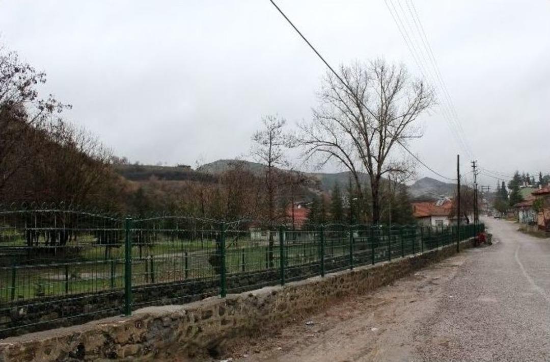 Eskigediz&rsquo;de Dere Kenarlarına &Ccedil;itli &Ouml;nlem