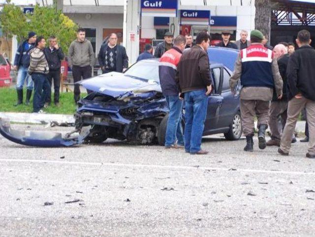 Zonguldak'ta iki otomobil çarpıştı: 1 ölü, 4 yaralı