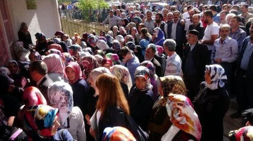 İşsizlerin M&uuml;lakat Izdihamı