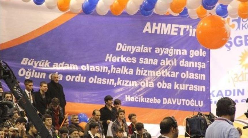 Başbakan Davutoğlu&rsquo;na S&uuml;rpriz Pankart