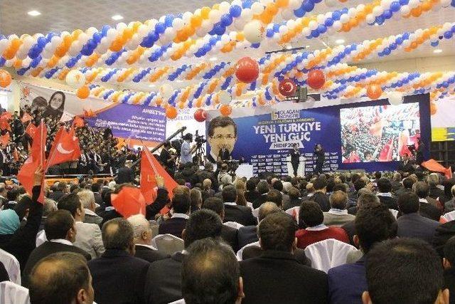 Başbakan Davutoğlu’na Sürpriz Pankart