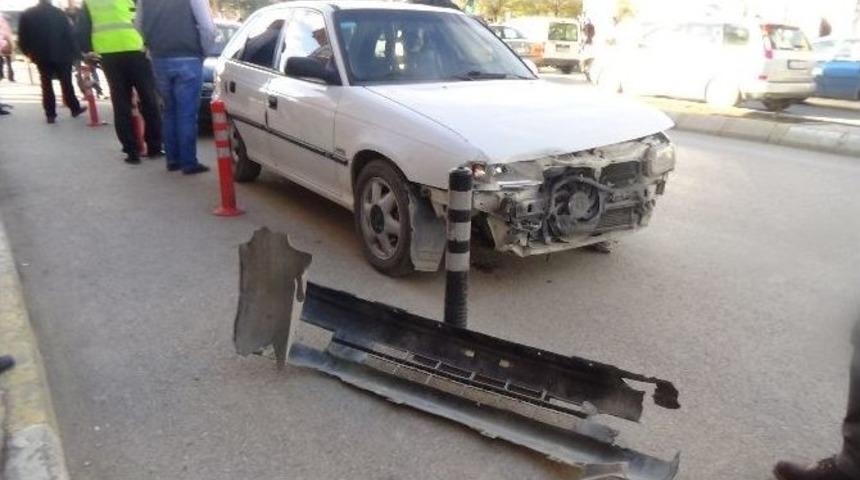 Erzincan&rsquo;da Maddi Hasarlı Trafik Kazası