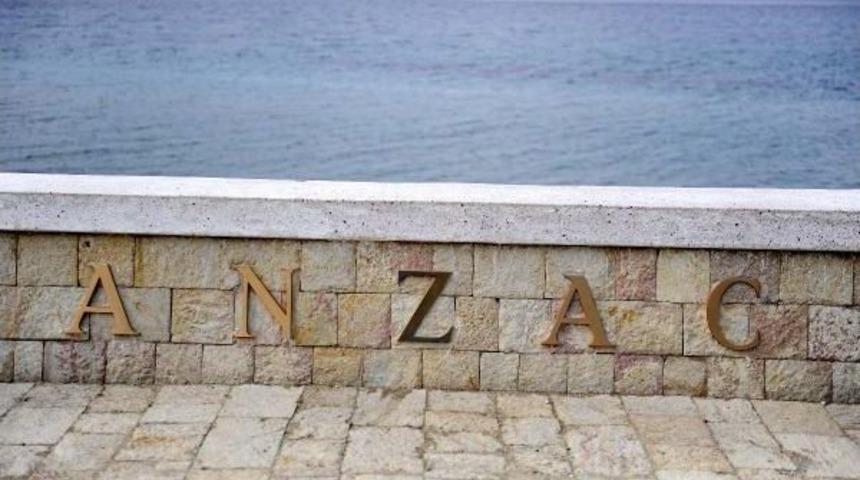 Milli Park'ta &Ccedil;alınan 'anzac' Yazısı Ile Atat&uuml;rk Maskı Yeniden Yaptırılıp Yerine Konuldu