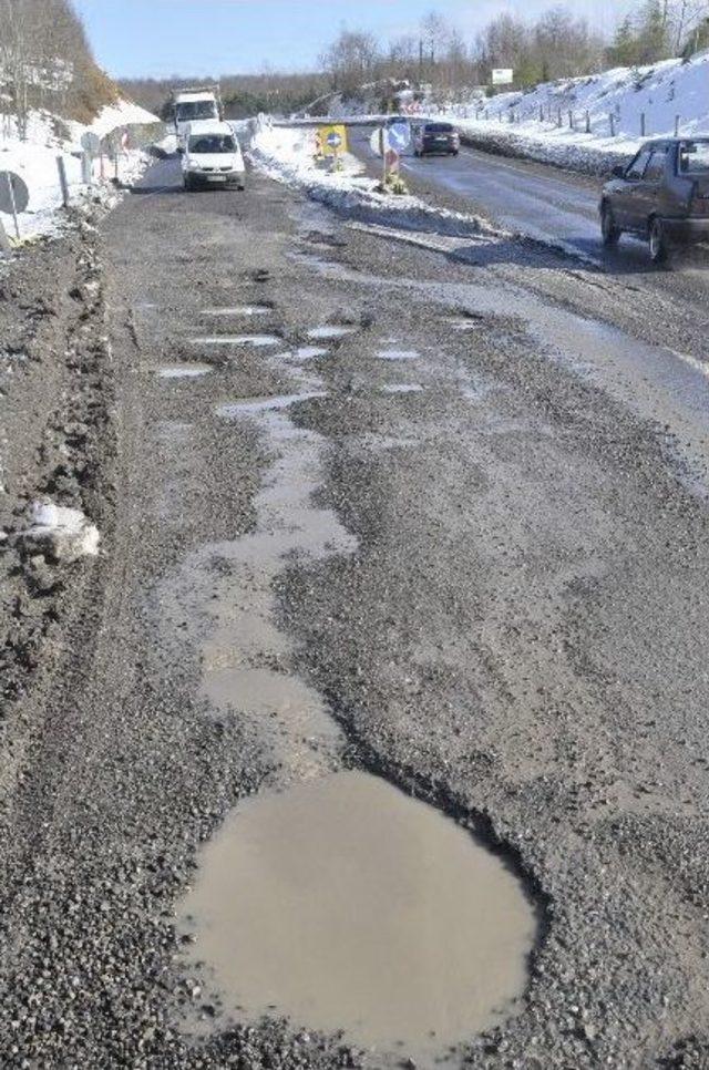 Köstebek Yuvası Gibi Yollar Kazaya Davetiye Çıkarıyor