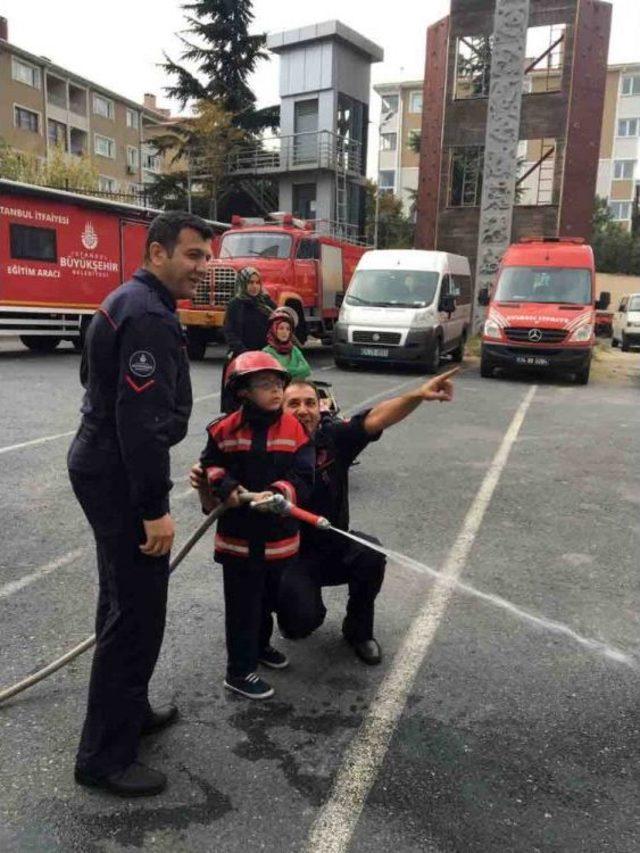 Engelli Çocuklar İtfaiyecilik Haftası’nda Yangın Tatbikatına Katıldı