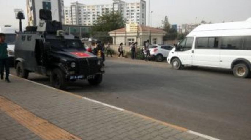 &Ouml;ğrencinin &Ouml;ld&uuml;ğ&uuml; Okulun &Ouml;n&uuml;nde Yoğun G&uuml;venlik &Ouml;nlemi