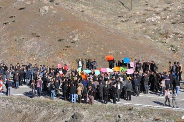 Baraj protestosunda yol kapattılar 2