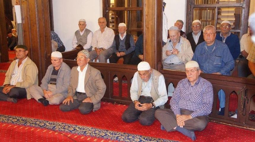 Lapseki&rsquo;nin Kurtuluş Yıl D&ouml;n&uuml;m&uuml;nde Şehitler İ&ccedil;in Mevlit-i Şerif Okutuldu