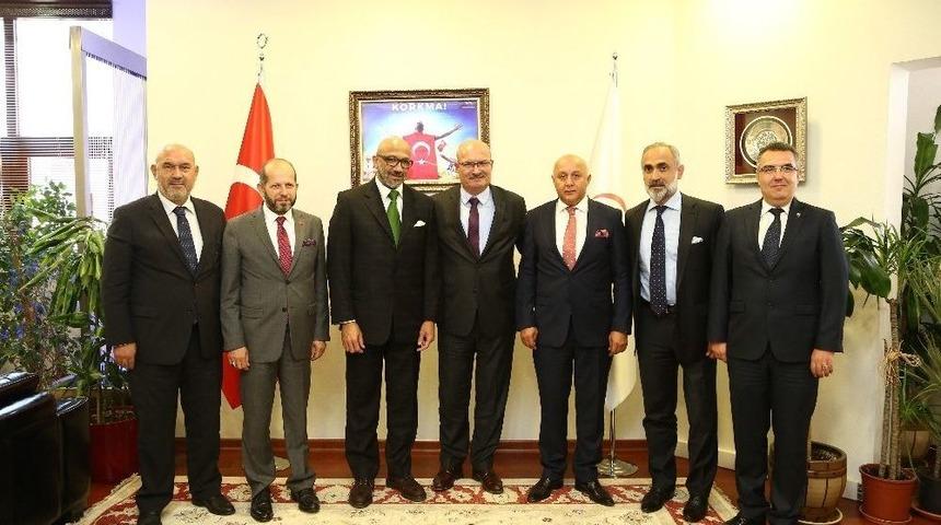 Venezuela B&uuml;y&uuml;kel&ccedil;isi Reyes: "bizim Y&uuml;z&uuml;m&uuml;z T&uuml;rkiye&rsquo;ye D&ouml;n&uuml;k&rdquo;