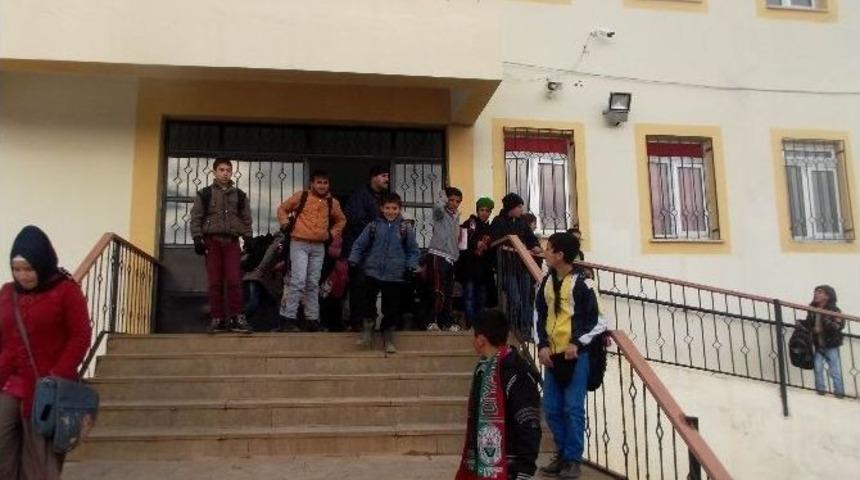 Veliler, Kaloriferi &Ccedil;alışmayan Okula &Ouml;ğrencileri G&ouml;ndermiyor